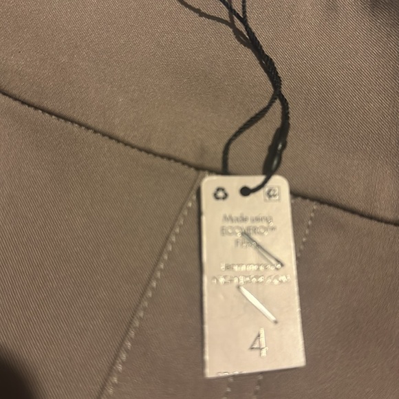 NEW NIC+ZOE WONDERSTRETCH POCKET STRAIGHT LEG PANT Color
MUSHROOM - Picture 17 of 17